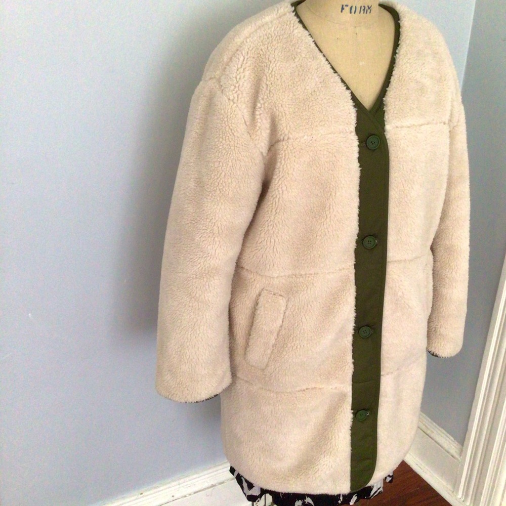 Gap fluffy coat size medium, like new